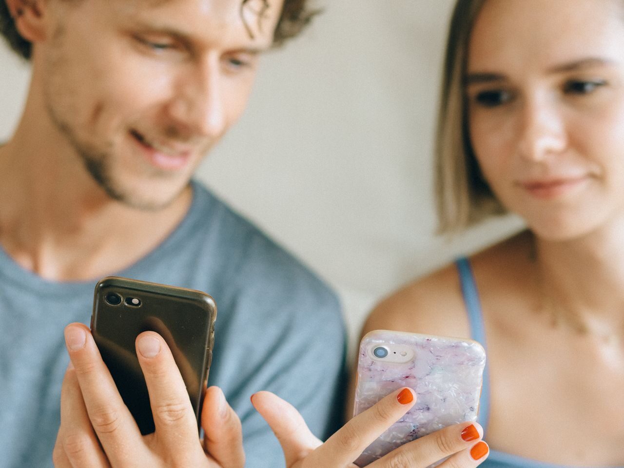 Σχεδόν 1 στους 2 νέους της Gen Z εμφανίζει συμπτώματα εθισμού στο TikTok