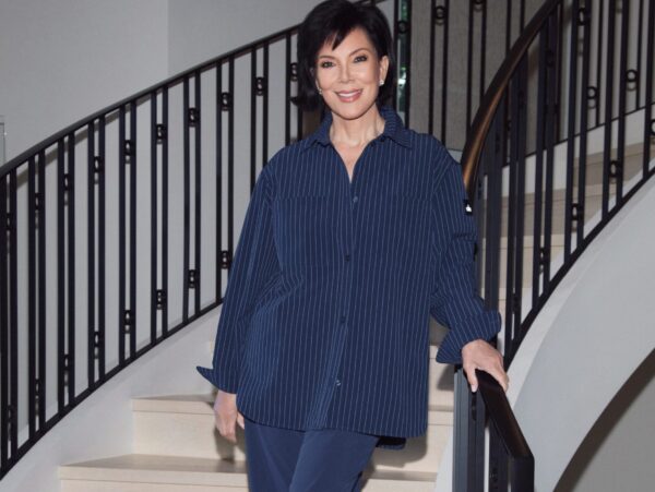 Η Kris Jenner γίνεται το πρόσωπο της εορταστικής καμπάνιας του οίκου Ferragamo