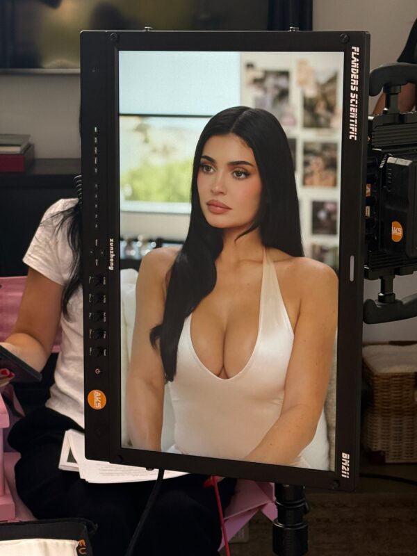 https://www.instagram.com/kyliejenner/