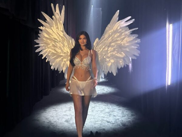 Kylie Jenner: Γιατί φόρεσε το σουτιέν των 50 εκατ. δολαρίων στο Victoria’s Secret Fashion Show