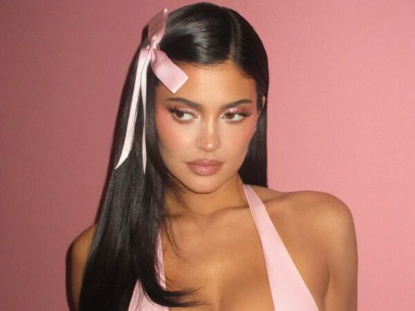 Το ροζ μακιγιάζ της Kylie Jenner είναι ό,τι πιο cute θα δεις σήμερα!