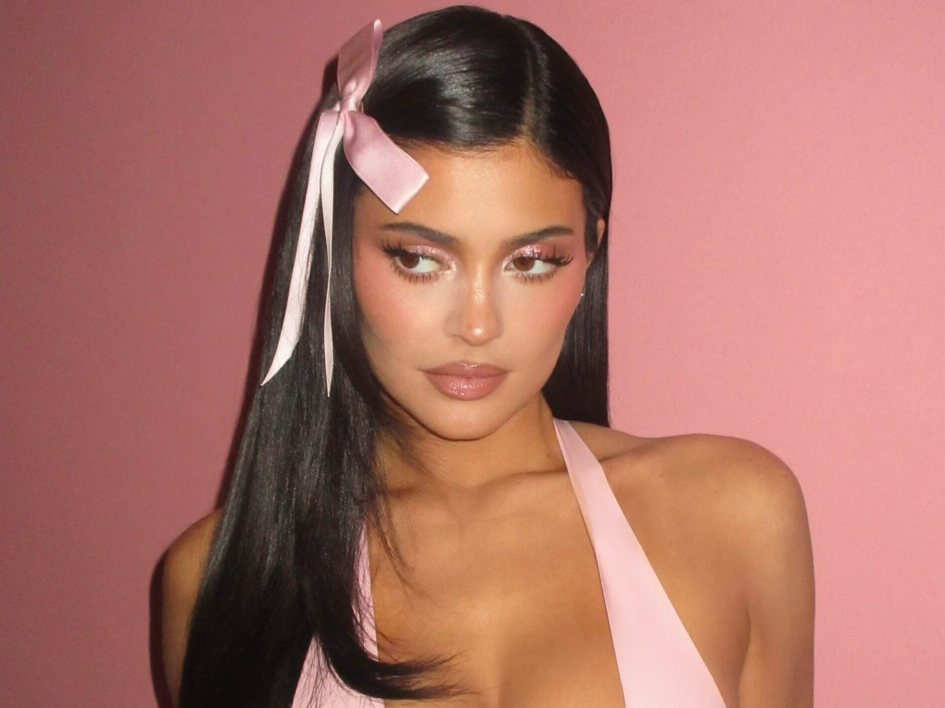 Το ροζ μακιγιάζ της Kylie Jenner είναι ό,τι πιο cute θα δεις σήμερα!