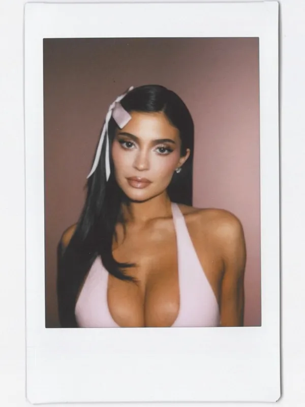 https://www.instagram.com/kyliejenner/