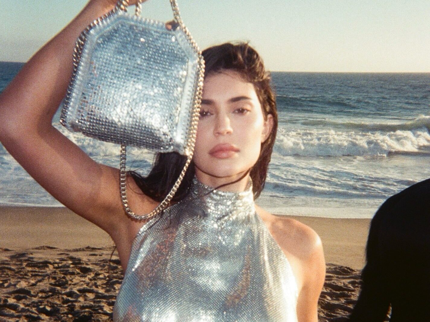H Kylie Jenner πρωταγωνιστεί στη νέα καμπάνια της Stella McCartney