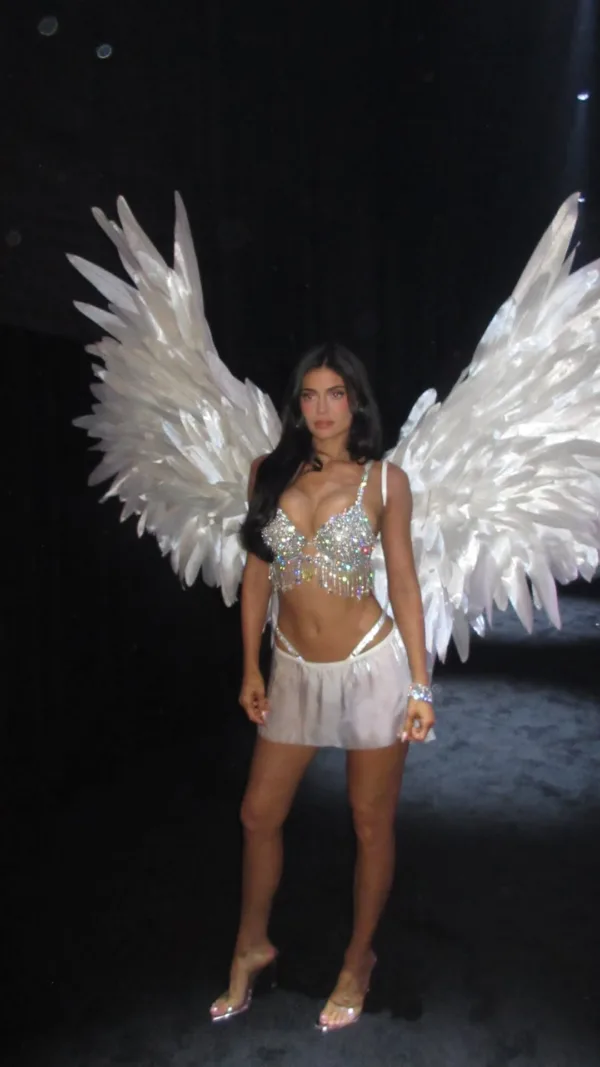 https://www.instagram.com/kyliejenner