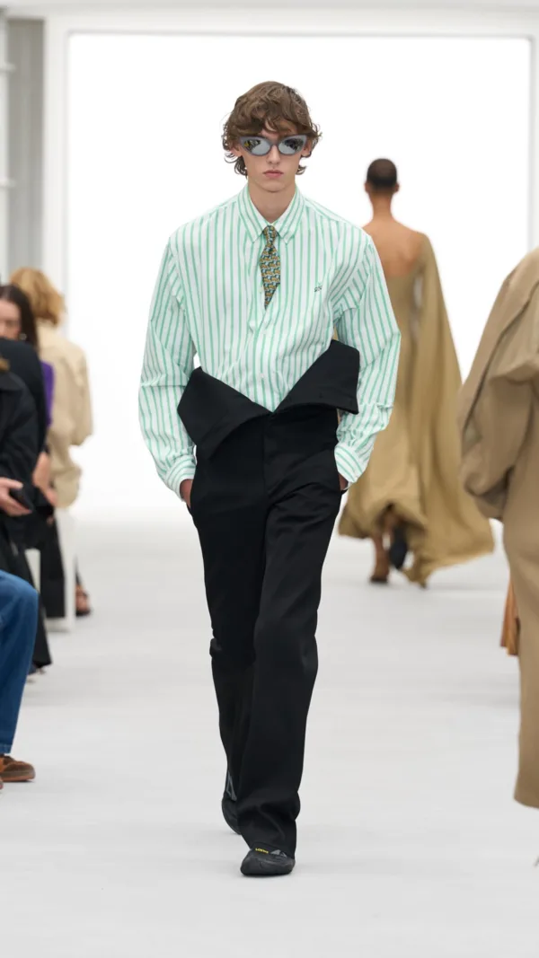 https://www.instagram.com/loewe/