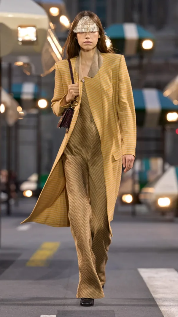 https://www.instagram.com/louisvuitton/