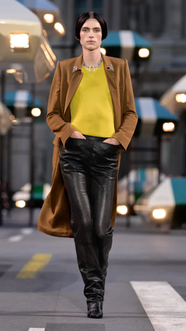 https://www.instagram.com/louisvuitton/