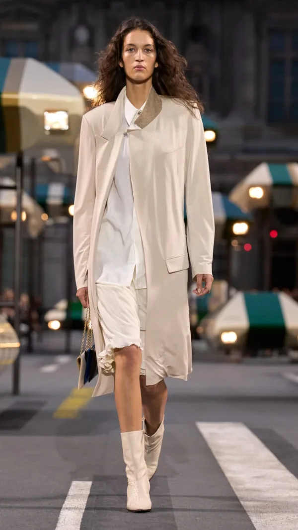 https://www.instagram.com/louisvuitton/