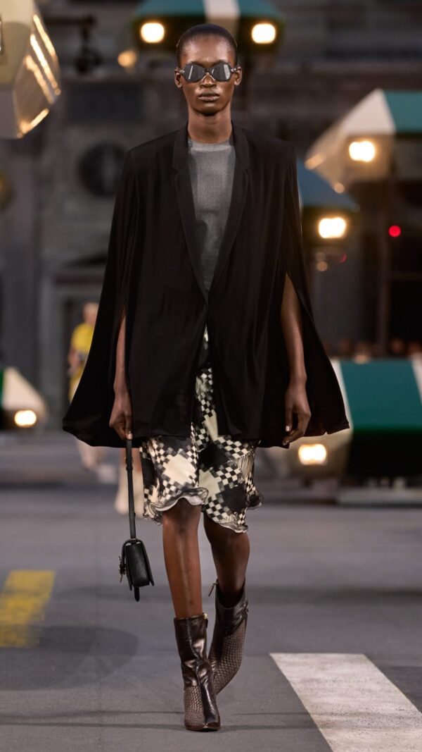 https://www.instagram.com/louisvuitton/