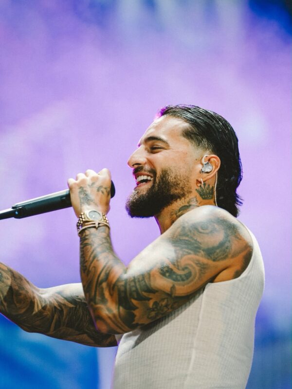 https://www.instagram.com/maluma/