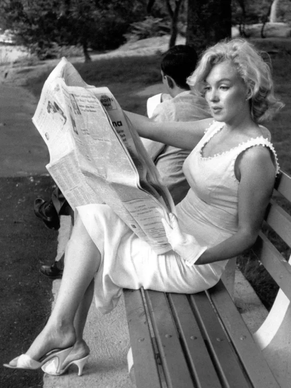 https://www.instagram.com/marilynmonroe/