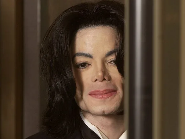 Ο Michael Jackson σε πορτρέτο, με αφορμή το ντοκιμαντέρ για το halftime show του Super Bowl XXVII.