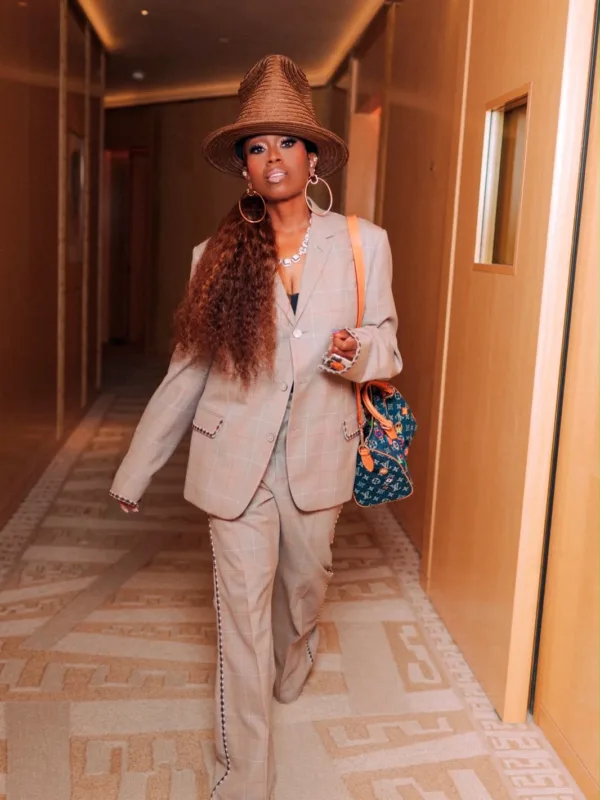 https://www.instagram.com/missymisdemeanorelliott/