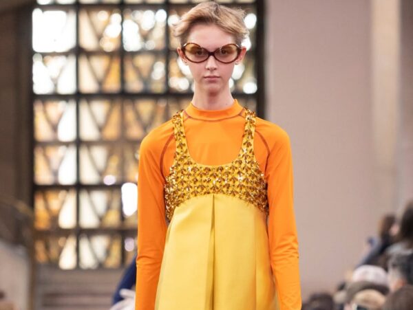Miu Miu SS27: Η Miuccia Prada ξαναγράφει τους κανόνες του καθημερινού styling