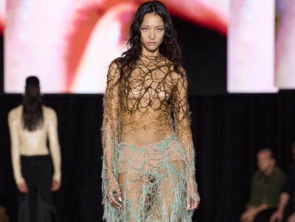 Mugler SS27: Η φύση συναντά τη φουτουριστική αισθητική στη νέα συλλογή