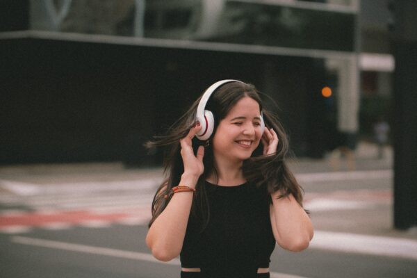 Sony Music: Η τεράστια «σκούπα» στα AI deepfakes – 260000 τραγούδια προς αφαίρεση