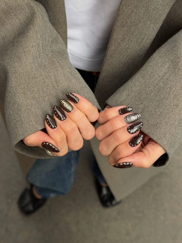https://www.instagram.com/chloehayward_/