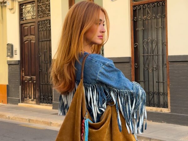 Naked Hair: Η τάση που κάνει το φυσικό χρώμα μαλλιών να δείχνει πολυτελές