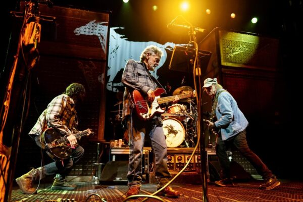 Ο Neil Young τα βάζει ξανά με τον Donald Trump – Το τραγούδι που έγινε αιτία νέας δικαστικής μάχης