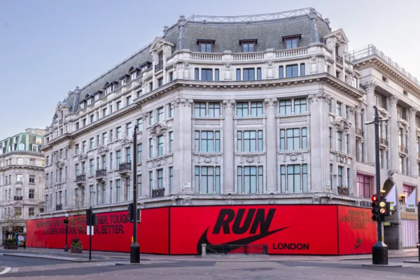 Η Nike μετέτρεψε το αεροδρόμιο του Λονδίνου σε πίστα αγώνα για 5.000 γυναίκες