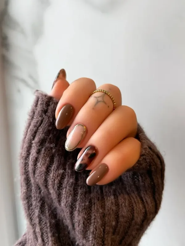 https://www.instagram.com/charlotteellennails/