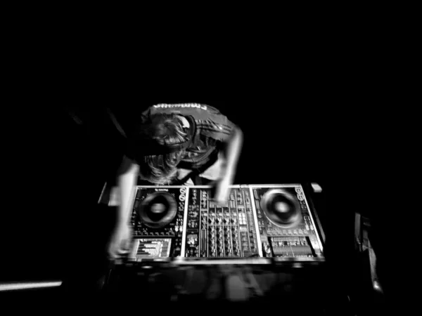 https://www.instagram.com/vyntrix.music