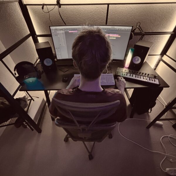 https://www.instagram.com/vyntrix.music