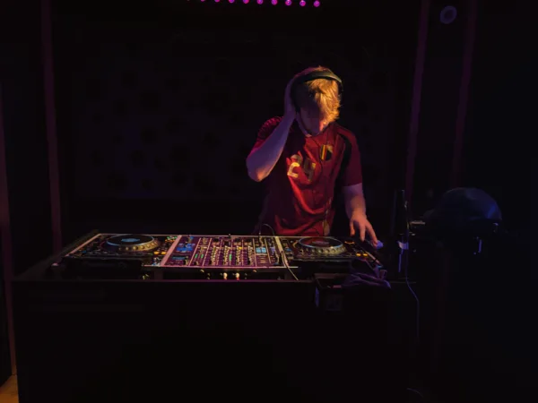 https://www.instagram.com/vyntrix.music