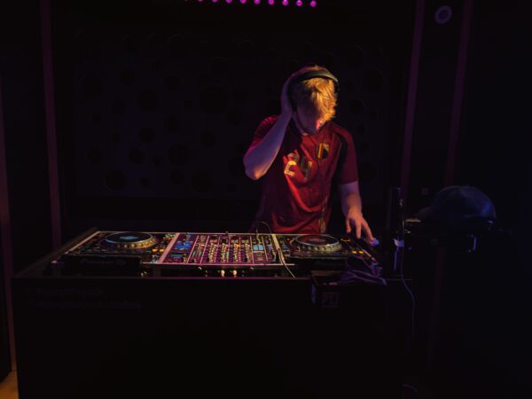 https://www.instagram.com/vyntrix.music