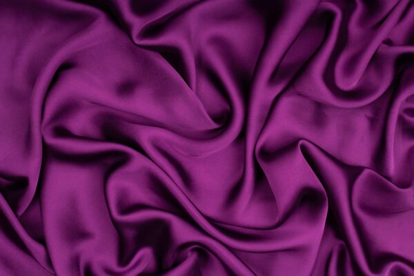 Πώς ένα μωβ ύφασμα διώχνει τη ζέστη προς το… διάστημα!