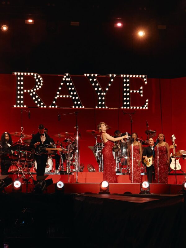 Raye: «Τα streams μιλούν από μόνα τους» – Η επική απάντηση σε όσους τη λένε «one hit wonder»
