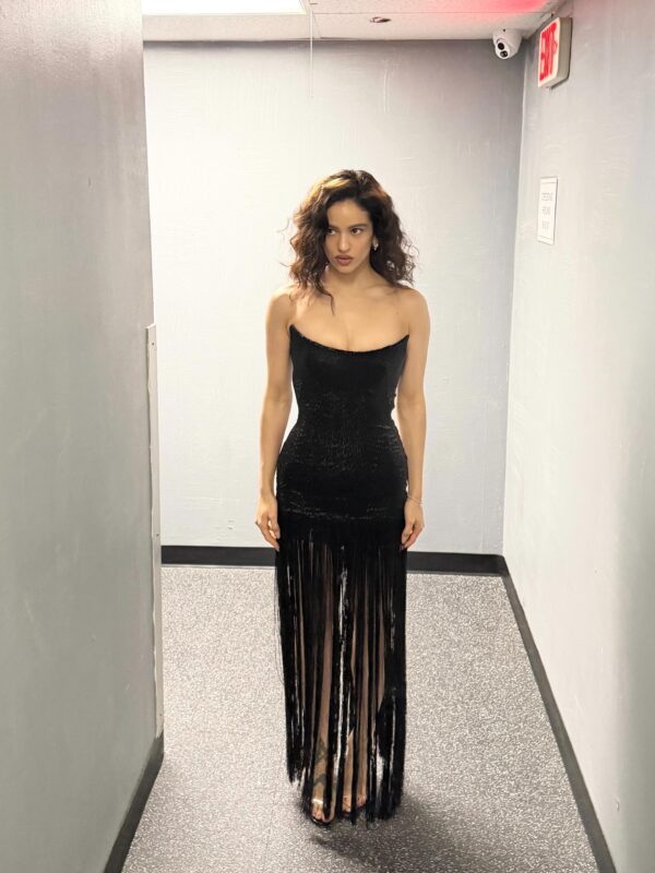 https://www.instagram.com/rosalia.vt/?hl=el