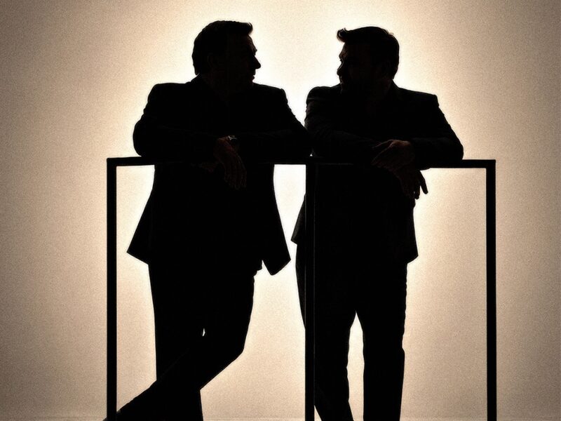 Ο Γιώργος Σαμπάνης και ο Νίκος Μακρόπουλος σε ένα ξεχωριστό music video για τις «Χάρτινες Αγάπες»