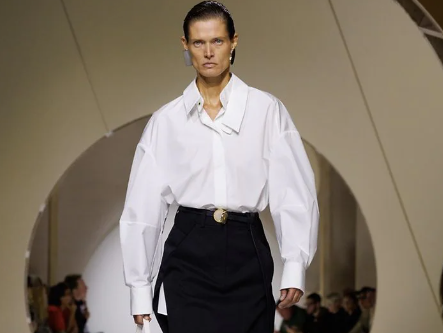 Givenchy SS27: Έντονα χρώματα, αυστηρό tailoring και αισθησιακές σιλουέτες