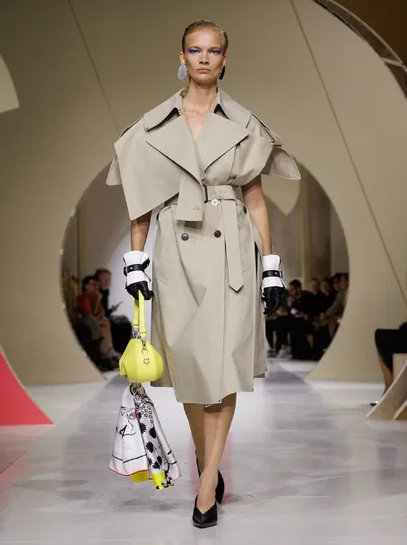 https://www.givenchy.com/