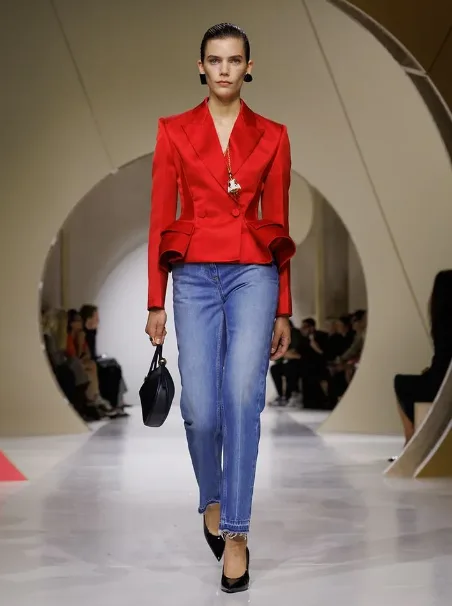https://www.givenchy.com/
