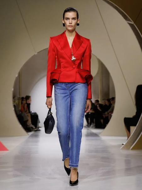 https://www.givenchy.com/