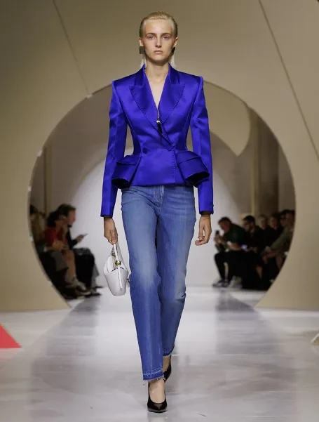 https://www.givenchy.com/