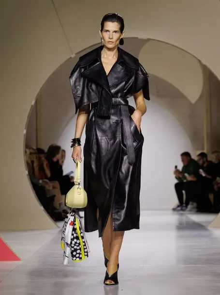 https://www.givenchy.com/