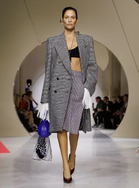 https://www.givenchy.com/