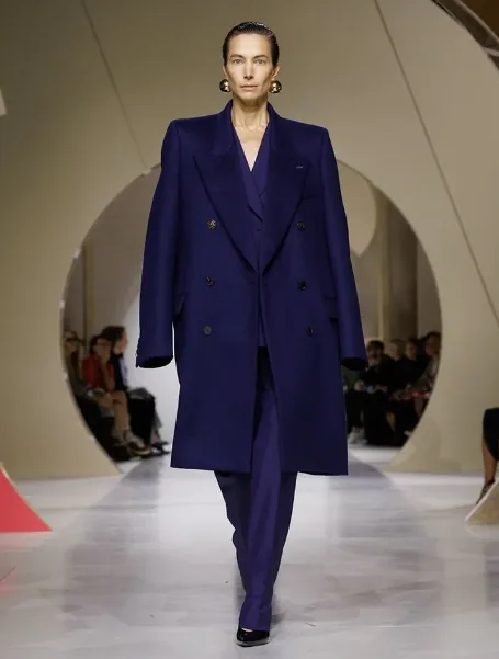 https://www.givenchy.com/