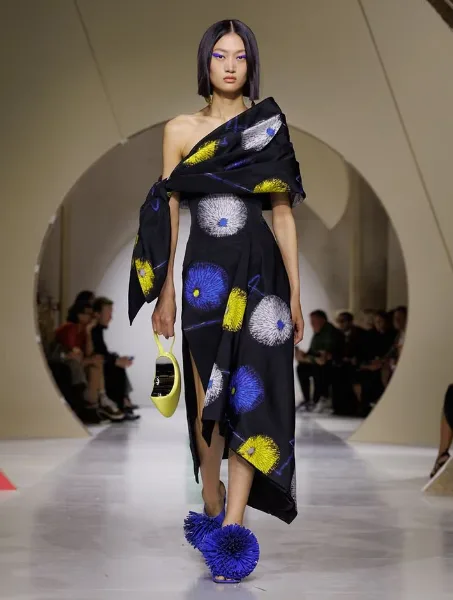 https://www.givenchy.com/