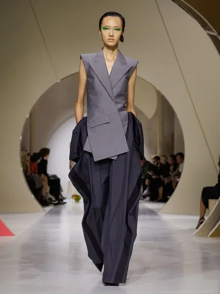 https://www.givenchy.com/