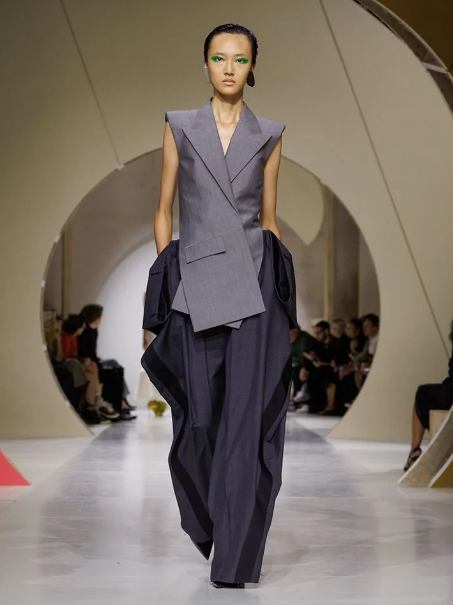 https://www.givenchy.com/