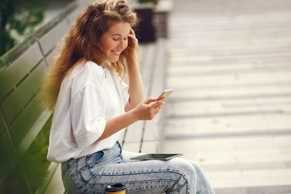 Τα social media μάς «κλέβουν» την ευτυχία; Τι αποκαλύπτει νέα έρευνα