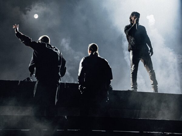 Οι Swedish House Mafia και Lykke Li στην κορυφή του Billboard με το «Happiness Is So Sad»