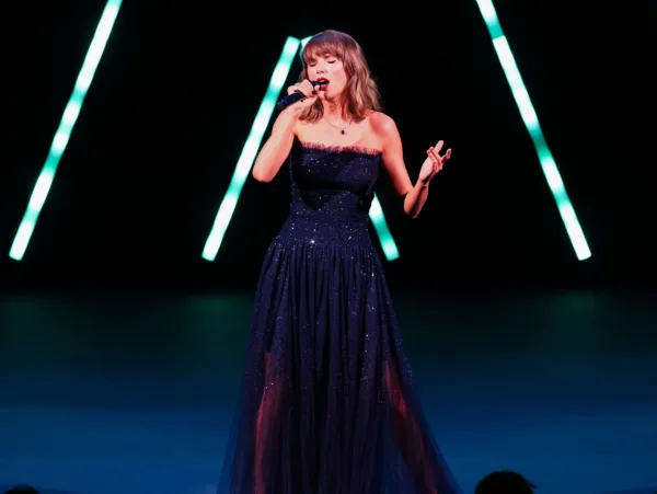 https://www.instagram.com/taylorswift/