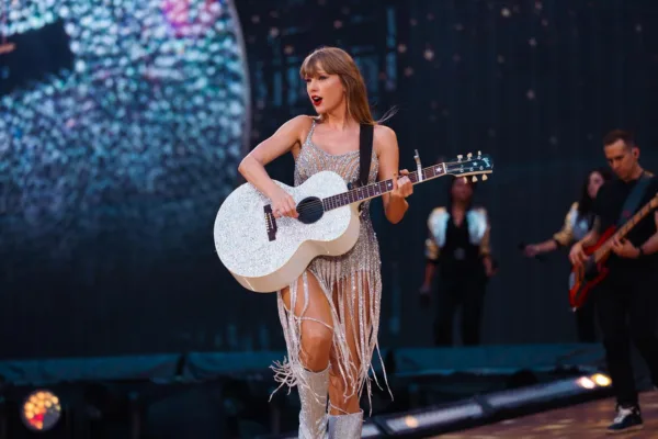 https://www.instagram.com/taylorswift/
