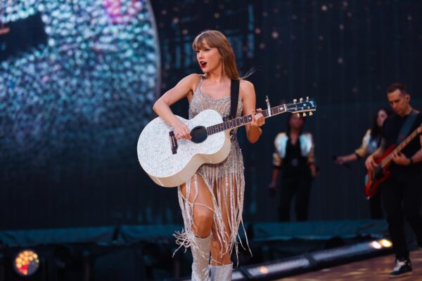 https://www.instagram.com/taylorswift/